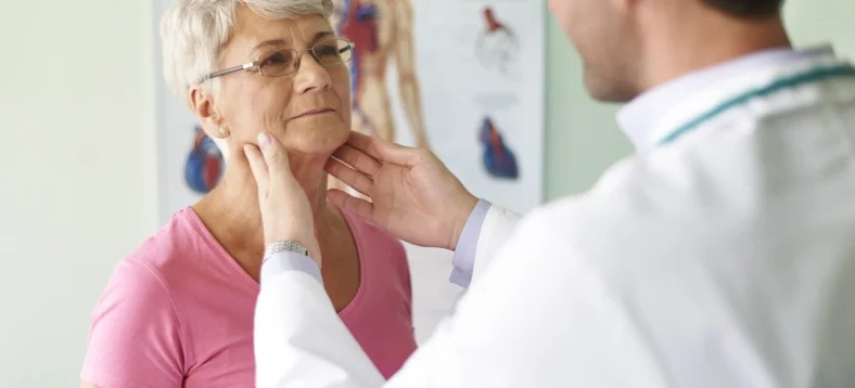 she-has-problems-with-sore-throat